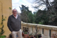 29 janvier 2014. Francis Hallé sur la terrasse de son appartement à Montpellier.